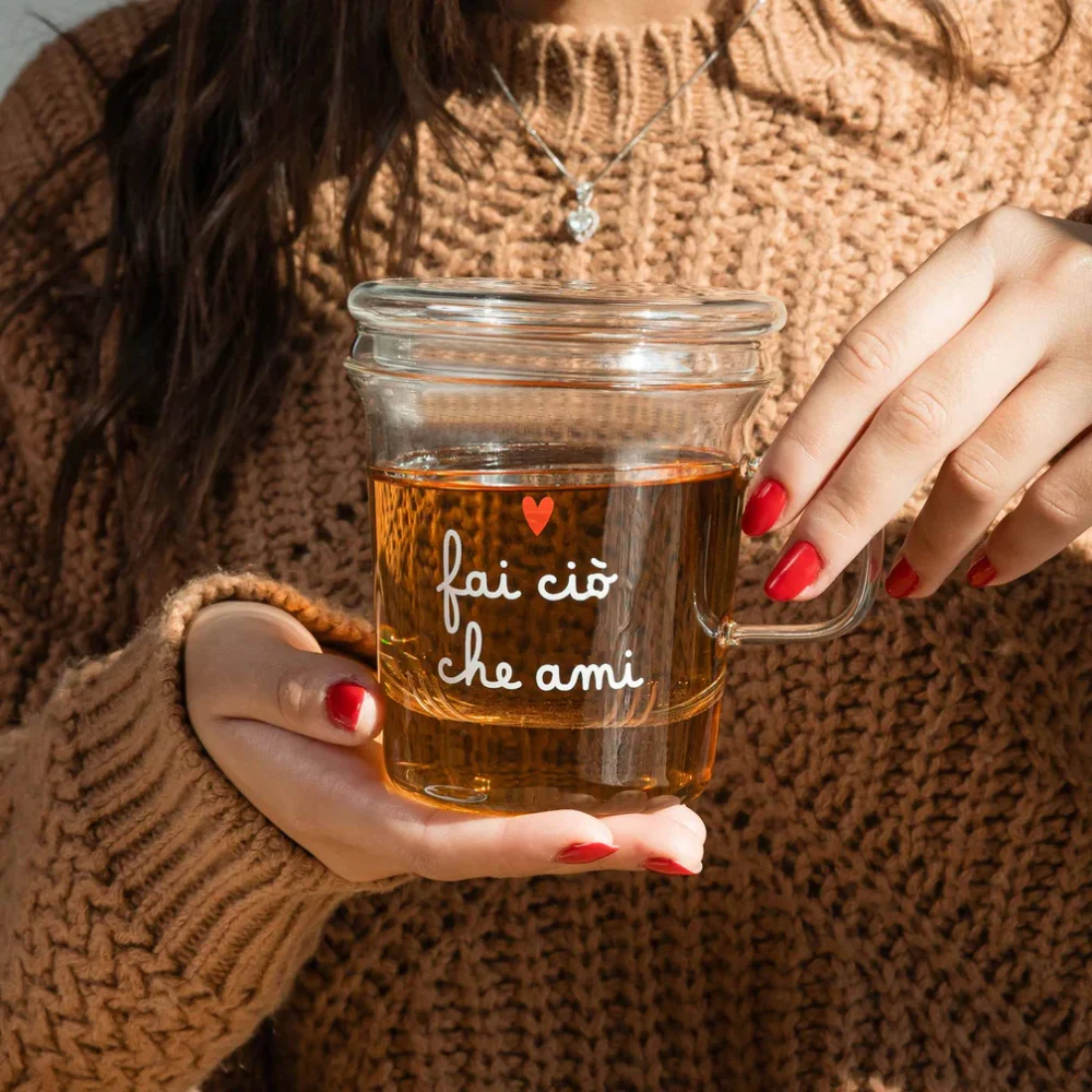 Simple Day Mug con infusore in vetro borosilicato decoro Fai ciò che ami –  Casa e Cuori