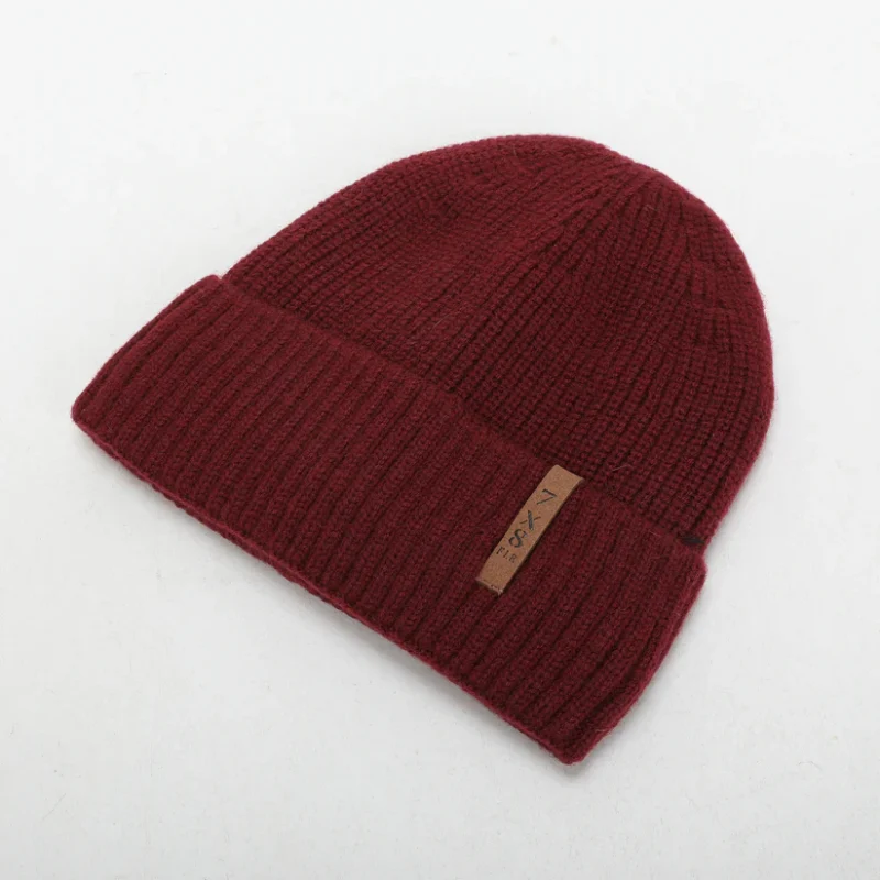 7x8 Wear it - Berretto in maglia con logo sull'orlo col bordeaux