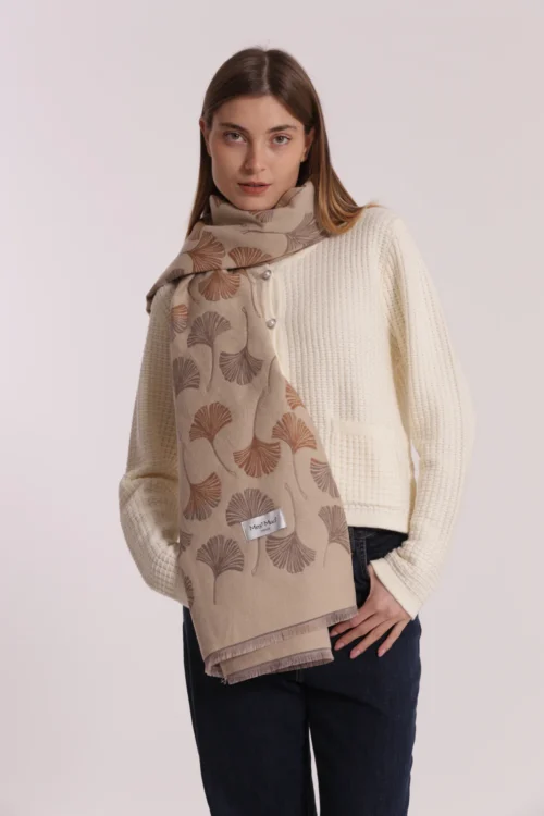 Alternative view of Mimi Muà - Sciarpa con Foglie di Ginkgo – Beige