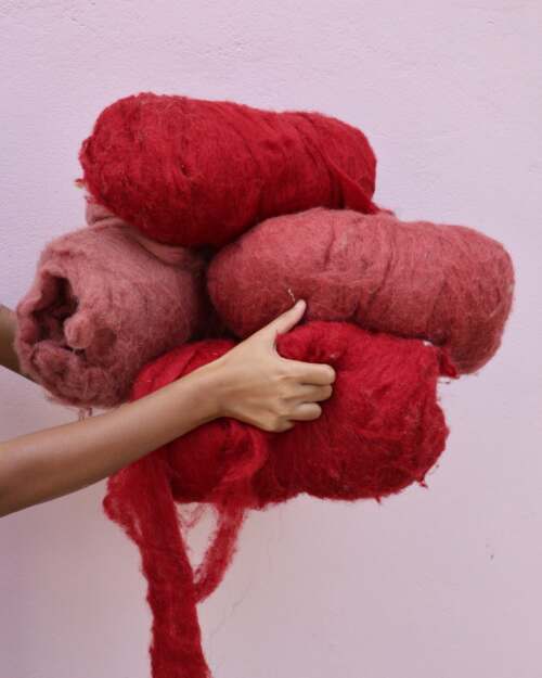 Alternative view of Gry & Sif Handcrafted Uniques - Pecorella Grigia con Ghirlanda di uova – 12 cm