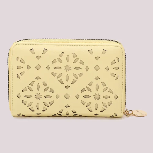 Alternative view of Mimi Muà - Portafoglio Medio con Motivo Traforato in Ecopelle - Giallo chiaro