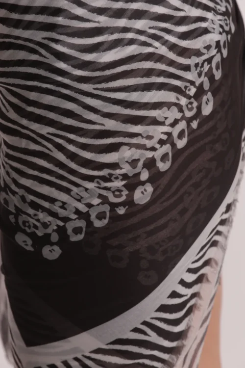 Alternative view of Mimi Muà - Foulard con Stampa Animalier 135x135 cm - Nero