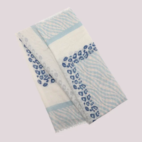 Mimi Muà - Foulard con Stampa Animalier 135x135 cm - Celeste